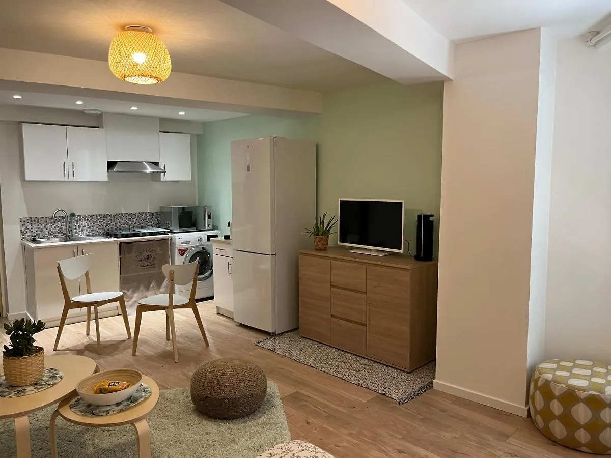 Studio Hyeres -Rue Pietonne Climatisation Lit 160 Tout Equipe - Sabrina Apartment France