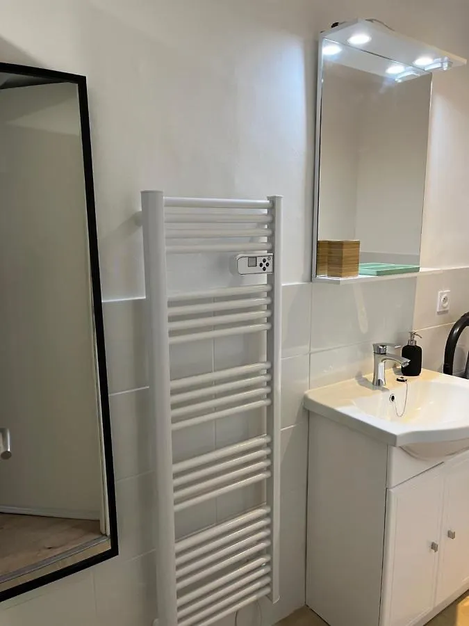 Apartment Studio Hyeres -Rue Pietonne Climatisation Lit 160 Tout Equipe - Sabrina