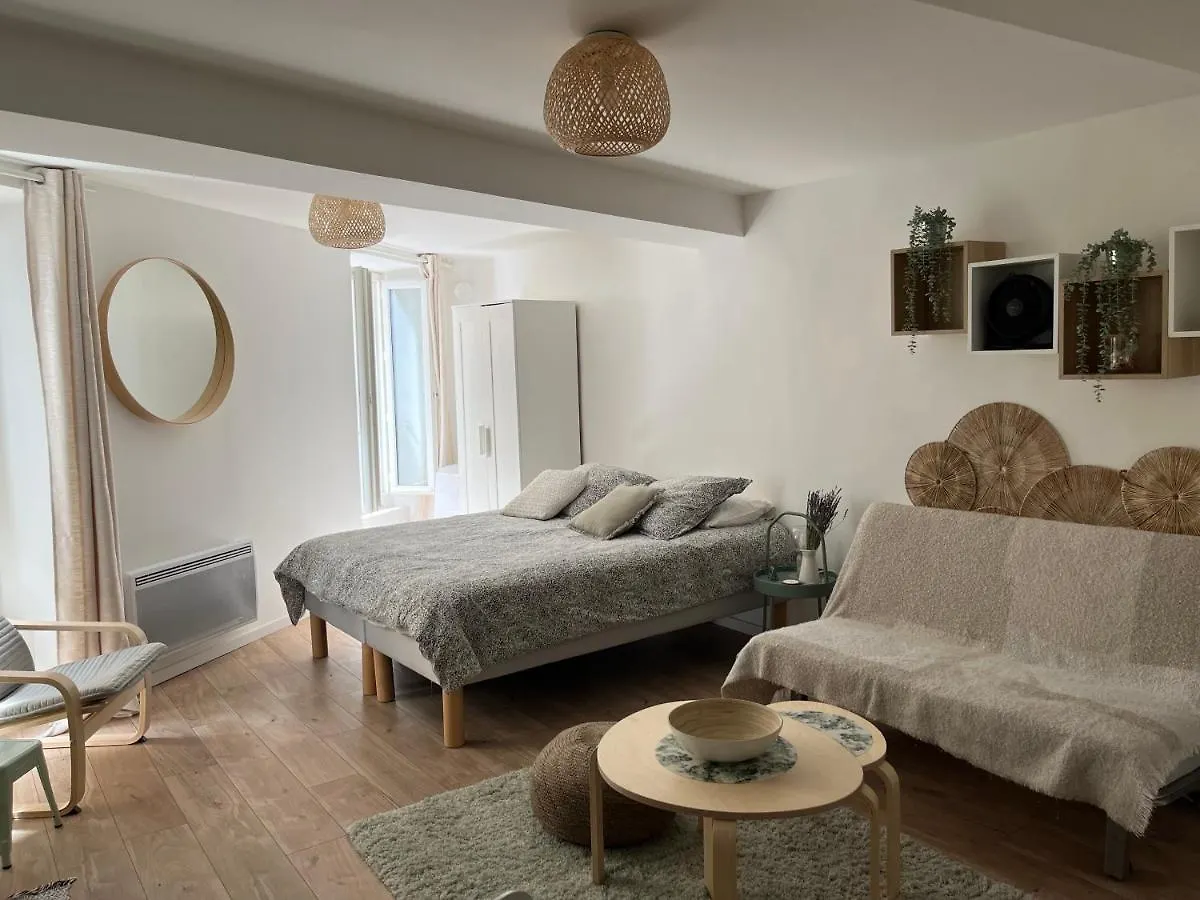 Studio Hyeres -Rue Pietonne Climatisation Lit 160 Tout Equipe - Sabrina contacts